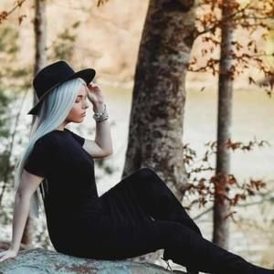 Meet your Posher, Jillian renee